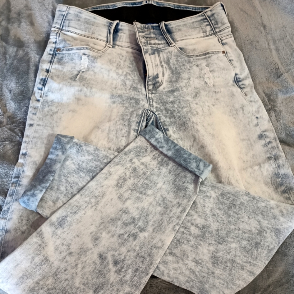 Apt 9 size 4 ankle in an acid washed